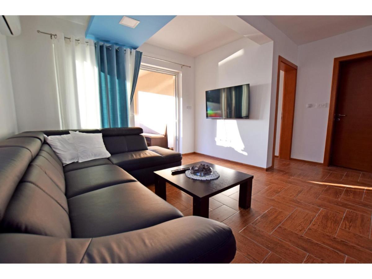 Apartment Dinko Рованьска Экстерьер фото