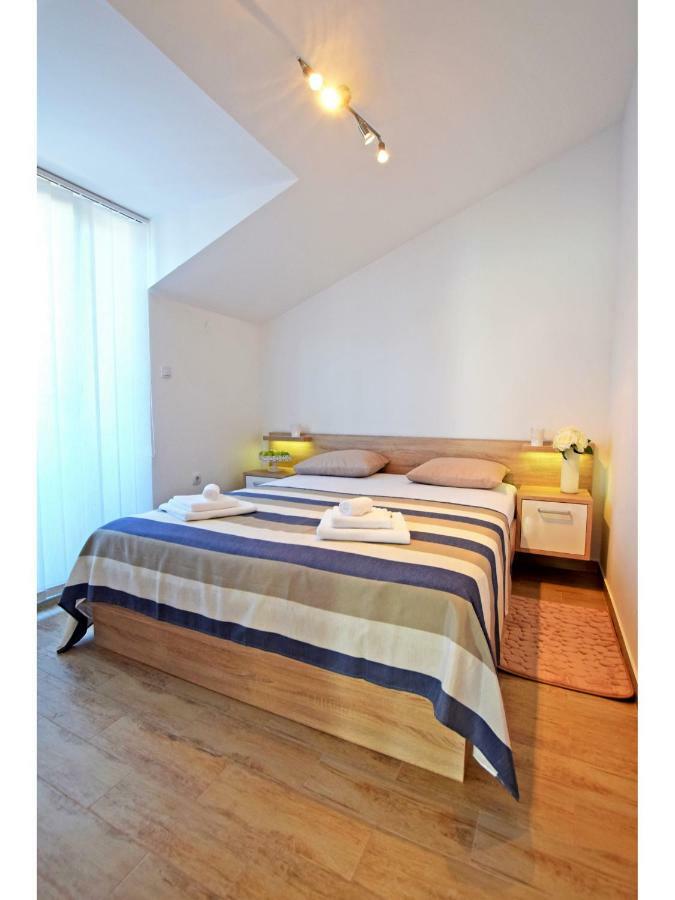 Apartment Dinko Рованьска Экстерьер фото