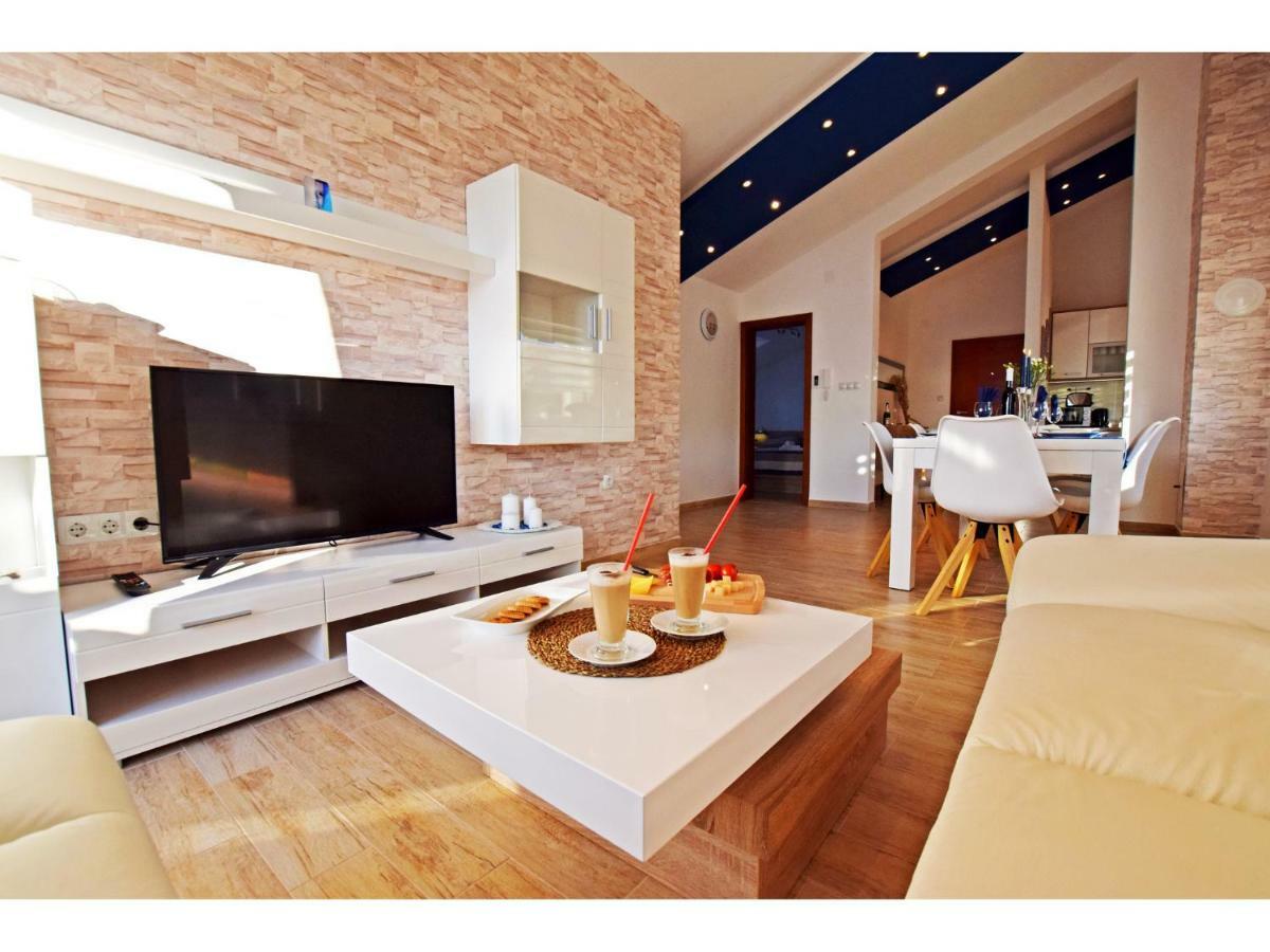 Apartment Dinko Рованьска Экстерьер фото